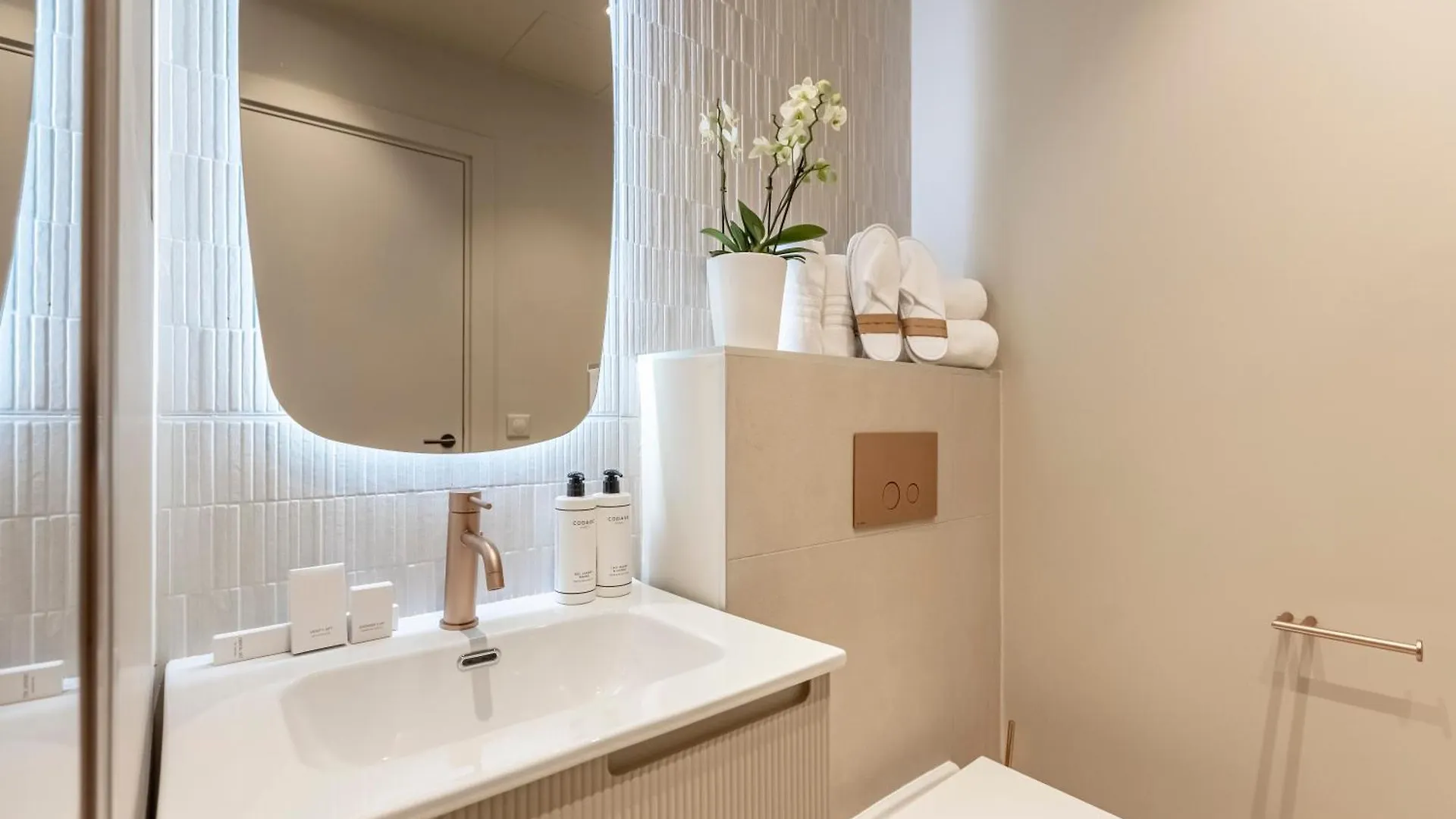 Suites Fl - By Sweett Paris 4*,