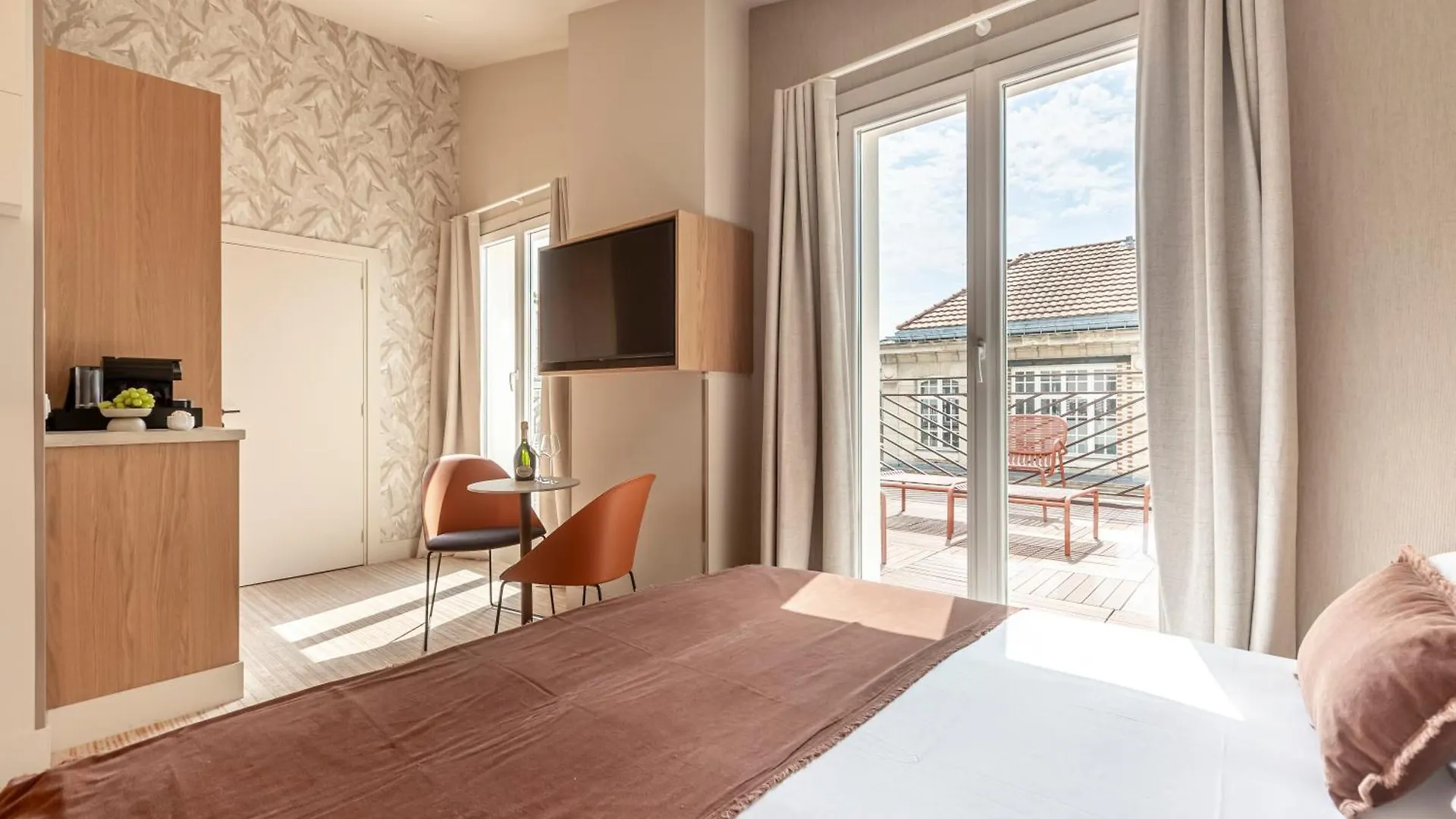 Suites Fl - By Sweett Paris 4*,